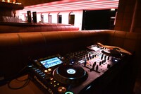 「ZERO TOKYO」バーラウンジ