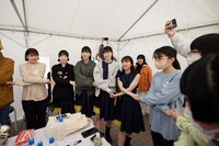 「古町前夜祭」開演前のRYUTistと西興部村バンド。