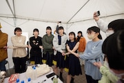 「古町前夜祭」開演前のRYUTistと西興部村バンド。