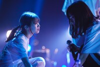 左から宇野友恵、佐藤乃々子。