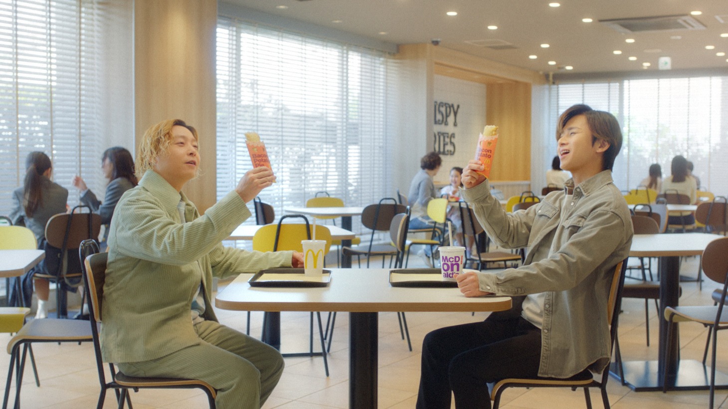 日本マクドナルド「ベーコンポテトパイ」新CMより。