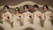 森永製菓「バニラモナカジャンボ」の新テレビCM「バニラの世界」編より。