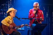 ハナレグミと竹中直人。（撮影：石橋俊治）