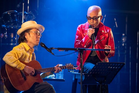 ハナレグミと竹中直人。（撮影：石橋俊治）