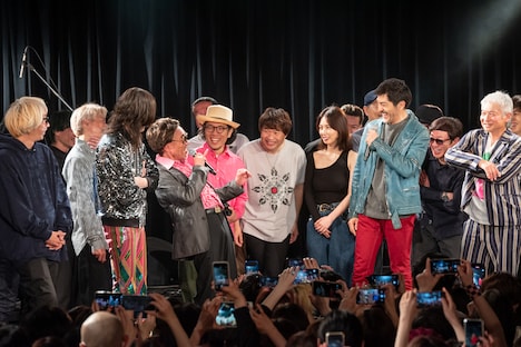 「零落ナイト」のエンディングを仕切るチャーリー・ボブ彦。（撮影：石橋俊治）