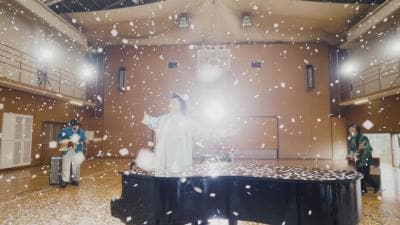 ビッケブランカ、新曲「革命」MVで月桂冠の意味が明らかに