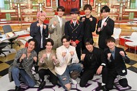 人気画像5位は「Snow Man、約2年半ぶり『金スマ』登場」より、中居正広とSnow Man。(c)TBS