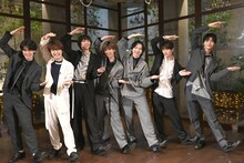 左からFUMINORI（BUDDiiS）、田中雅功（さくらしめじ）、古川毅（SUPER★DRAGON）、リョウガ（超特急）、吉田仁人（M!LK）、TETTA（ONE N' ONLY）、吉澤要人（原因は自分にある。）。