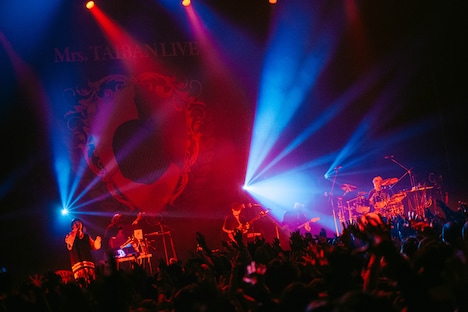 PEOPLE 1のライブの様子。（Photo by Kana Tarumi）