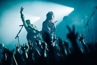 Mrs. GREEN APPLEのライブの様子。（Photo by Kana Tarumi）