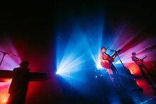 Mrs. GREEN APPLEのライブの様子。（Photo by Kana Tarumi）