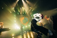 Mrs. GREEN APPLEのライブの様子。（Photo by Kana Tarumi）