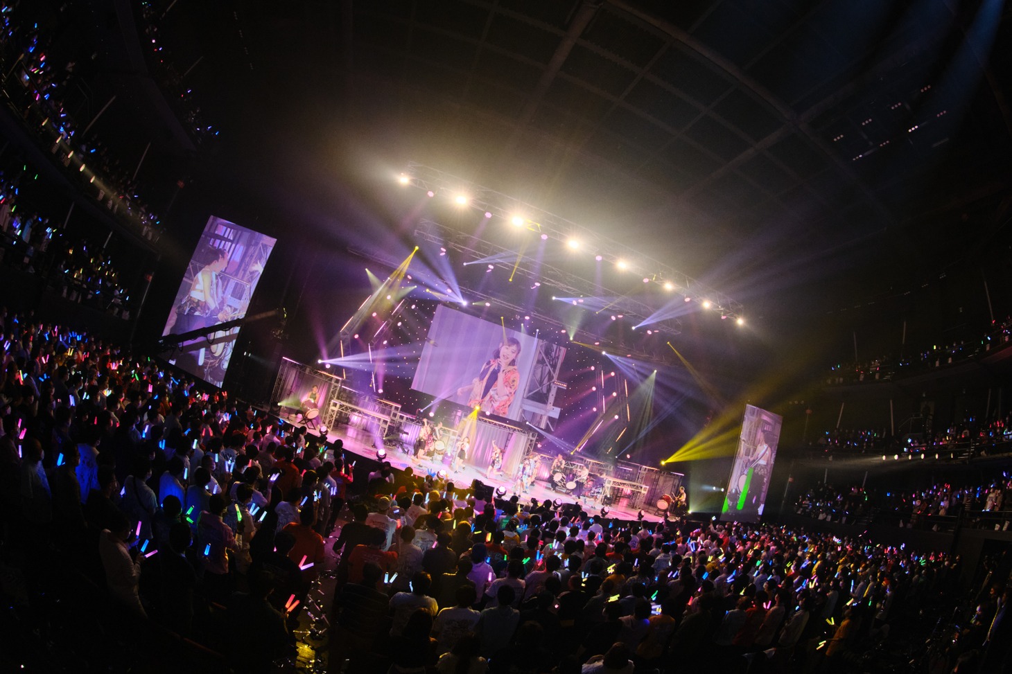 #ババババンビのライブの様子。（写真提供：キングレコード）