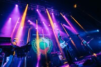 フジファブリックのライブの様子。（Photo by Kana Tarumi）