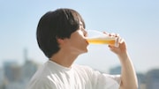 「キリン ホームタップ『ビールサーバーがある夏 後篇 15秒』」より。 　