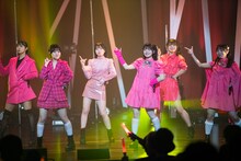 虹のコンキスタドール「全国美味いもの征服ツアー2023～おかわり編～」最終公演の様子。