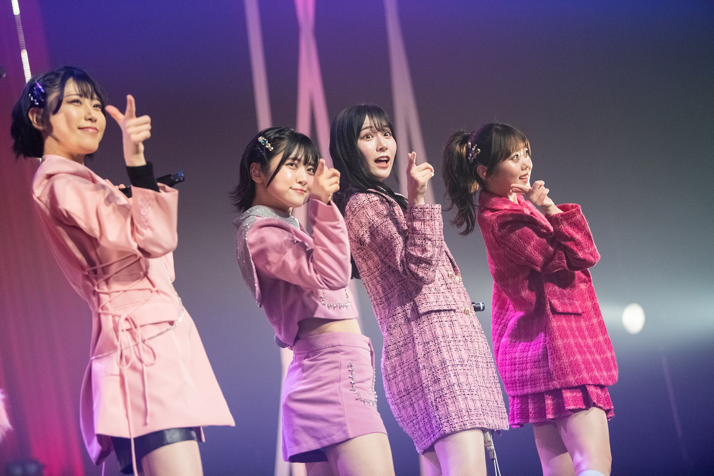左から隈本茉莉奈、岡田彩夢、桐乃みゆ、山崎夏菜。
