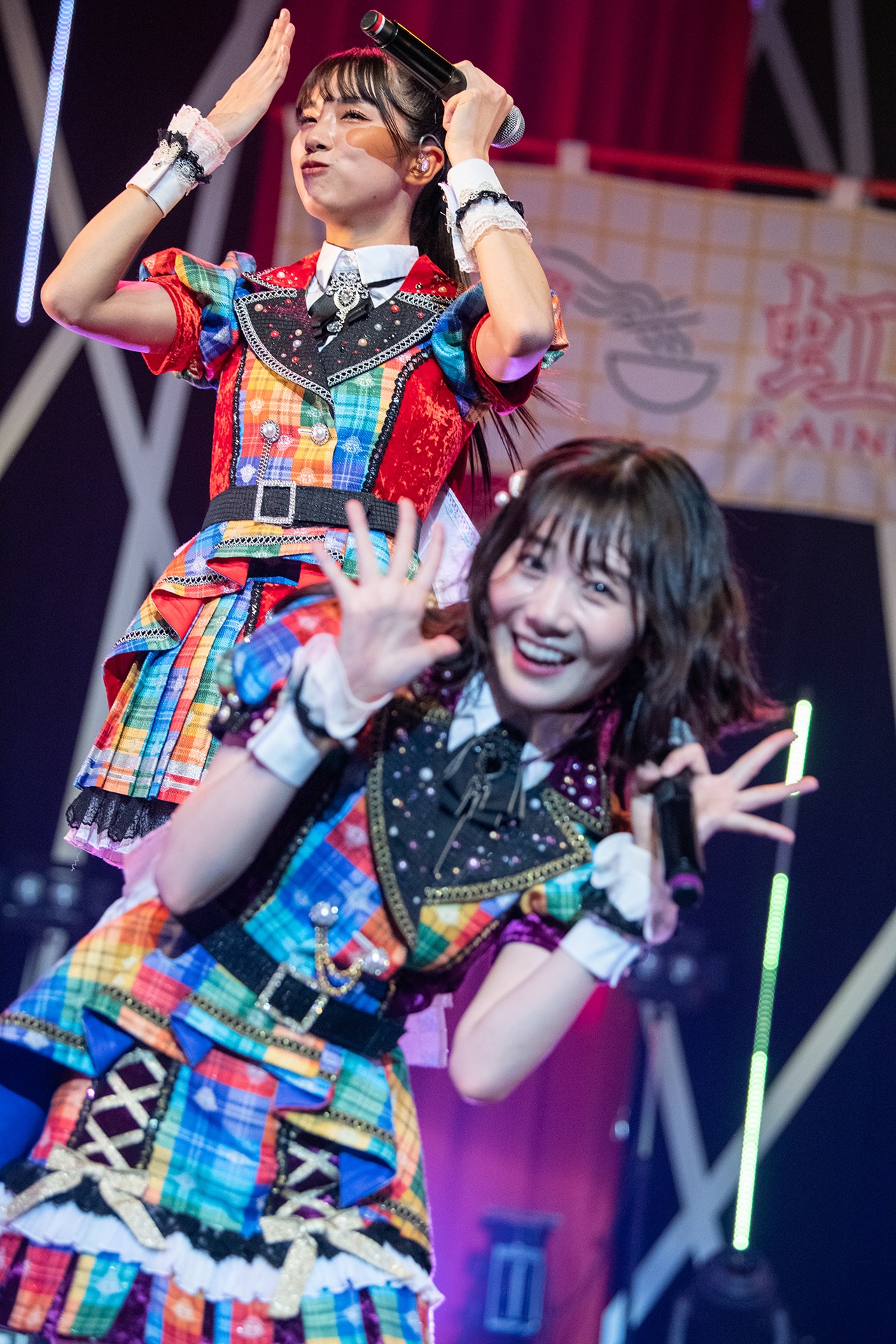 清水理子（上）と鶴見萌（下）。