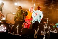 左から04 Limited SazabysのRYU-TA（G, Cho）、Dragon AshのKj（Vo, G）、Wiennersの玉屋2060%（Vo, G）、04 Limited SazabysのGEN（B, Vo）。