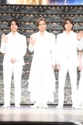 左から北山宏光（Kis-My-Ft2）、堂本光一（KinKi Kids）、佐藤勝利（Sexy Zone）。