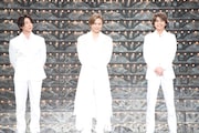 左から北山宏光（Kis-My-Ft2）、堂本光一（KinKi Kids）、佐藤勝利（Sexy Zone）。