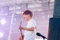 04 Limited SazabysのHIROKAZ（G）。