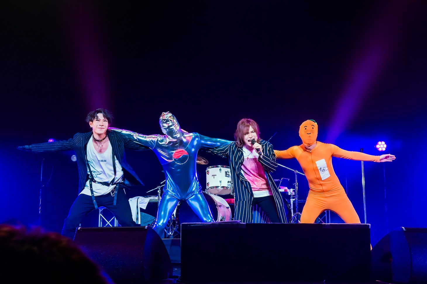 「音楽とビールの力で日本を元気に！サントリー生ビール新発売記念ライブ」よりゴールデンボンバー。（撮影：ハヤシマコ）
