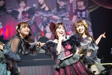 左から池田メルダ、岸みゆ、吉沢朱音。