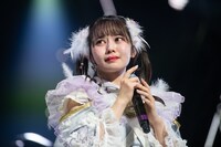 涙ぐむ近藤沙瑛子。