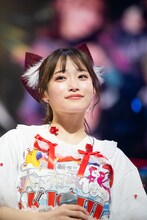 涙を流す岸みゆ。