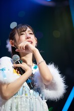 涙を流す水湊みお。