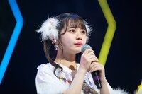 涙を流す近藤沙瑛子。