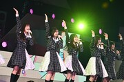 「会いたかった」を披露するSTU48の3期研究生。(c)STU