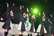 「会いたかった」を披露するSTU48の3期研究生。(c)STU