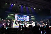 「会いたかった」を披露するSTU48の3期研究生。(c)STU