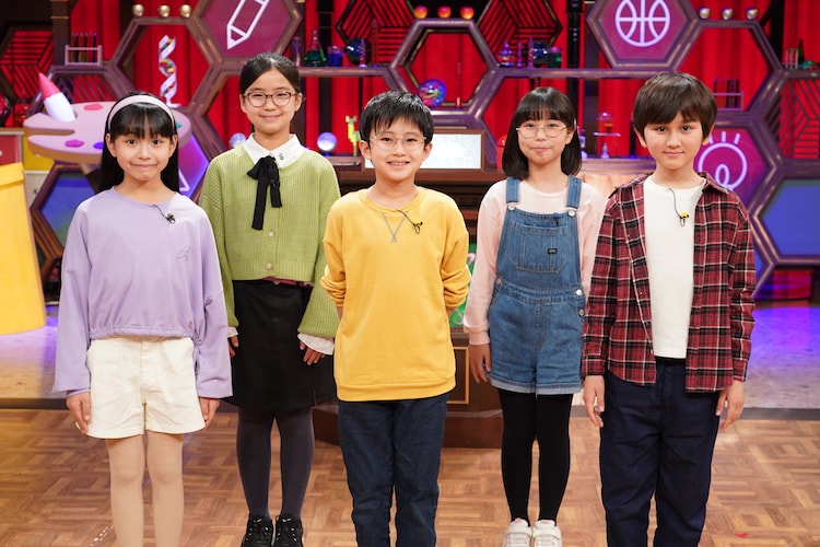 「クイズ！あなたは小学5年生より賢いの？2時間SP」の出演する小学5年生。(c)日本テレビ