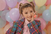 安斉かれん「ら・ら・らud・ラヴ」ミュージックビデオより。