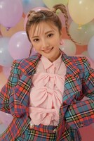 安斉かれん「ら・ら・らud・ラヴ」ミュージックビデオより。