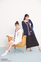 「PEANUTS meets GELATO PIQUE」のアイテムを着用した高城れに、佐々木彩夏。(c)2023 Peanuts Worldwide LLC