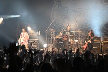 ヤバイTシャツ屋さん「"Tank-top Flower for Friends" ONE-MAN HALL TOUR 2023」2023年4月7日公演の様子。