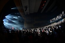 ヤバイTシャツ屋さん「"Tank-top Flower for Friends" ONE-MAN HALL TOUR 2023」2023年4月7日公演の様子。