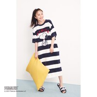 「PEANUTS meets GELATO PIQUE」のアイテムを着用した百田夏菜子。(c)2023 Peanuts Worldwide LLC