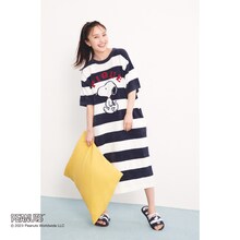 「PEANUTS meets GELATO PIQUE」のアイテムを着用した百田夏菜子。(c)2023 Peanuts Worldwide LLC