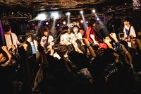 レイラとサバシスターのセッションの様子。
（撮影：齋藤タカヒロ）