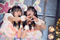 左から吉川ひより、菅田愛貴。