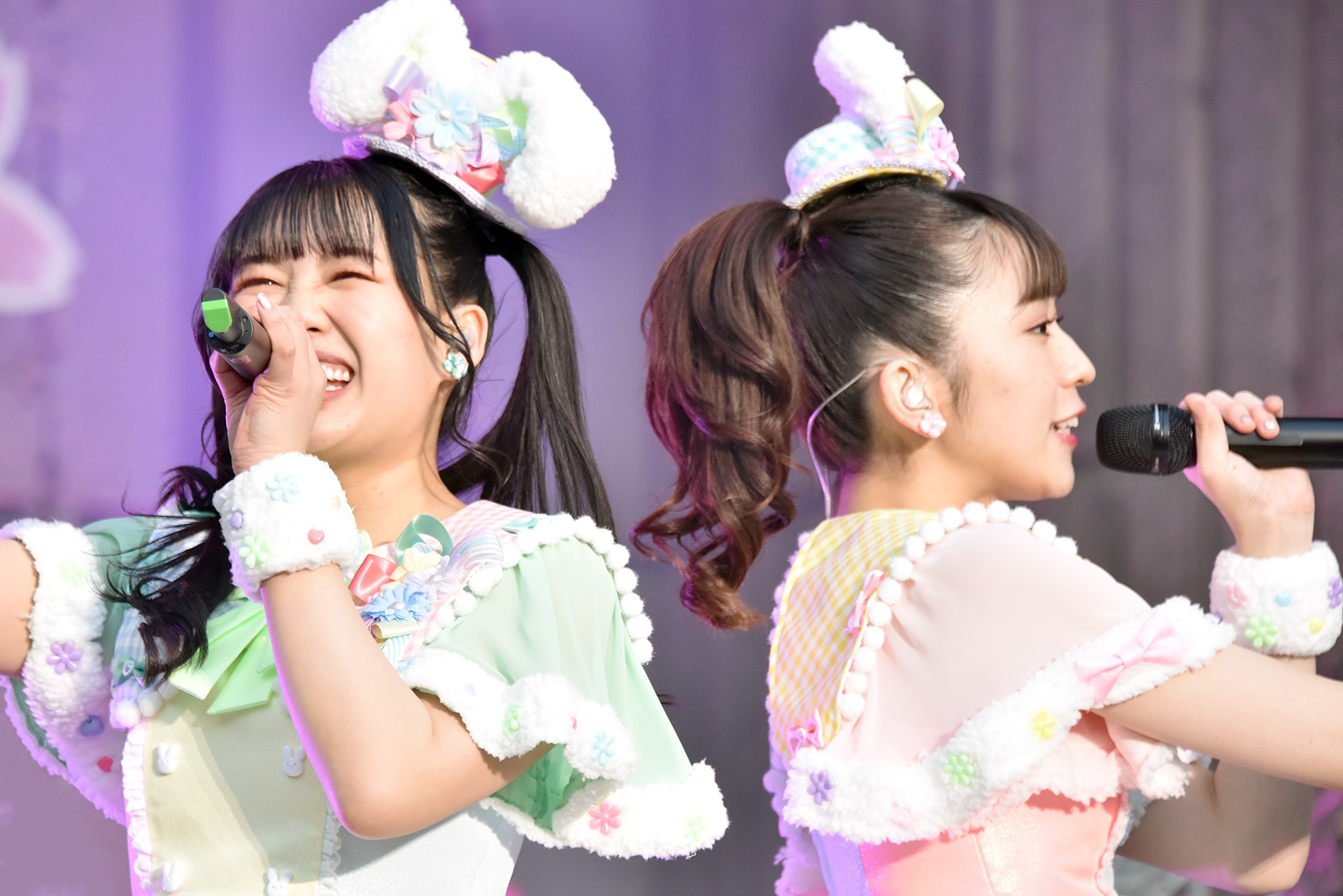 左から吉川ひより、小泉遥香。 [画像ギャラリー 20/70] - 音楽ナタリー