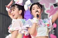 左から小泉遥香、杏ジュリア。