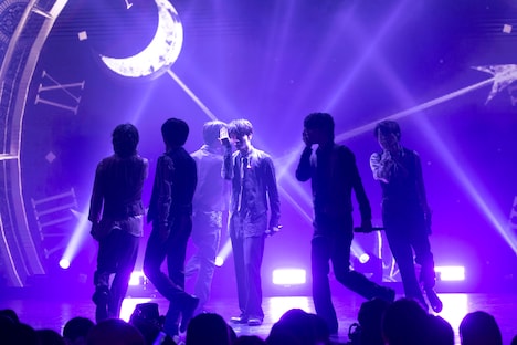 「無限シニシズム」のパフォーマンスの様子。（撮影：米山三郎）