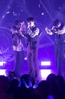 「無限シニシズム」のパフォーマンスの様子。（撮影：米山三郎）