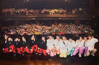 「THE SUPER FRUIT×世が世なら!!! 2ND 2MAN SHOW～僕らの23春 花開け！スパ世が成長物語～」の様子。